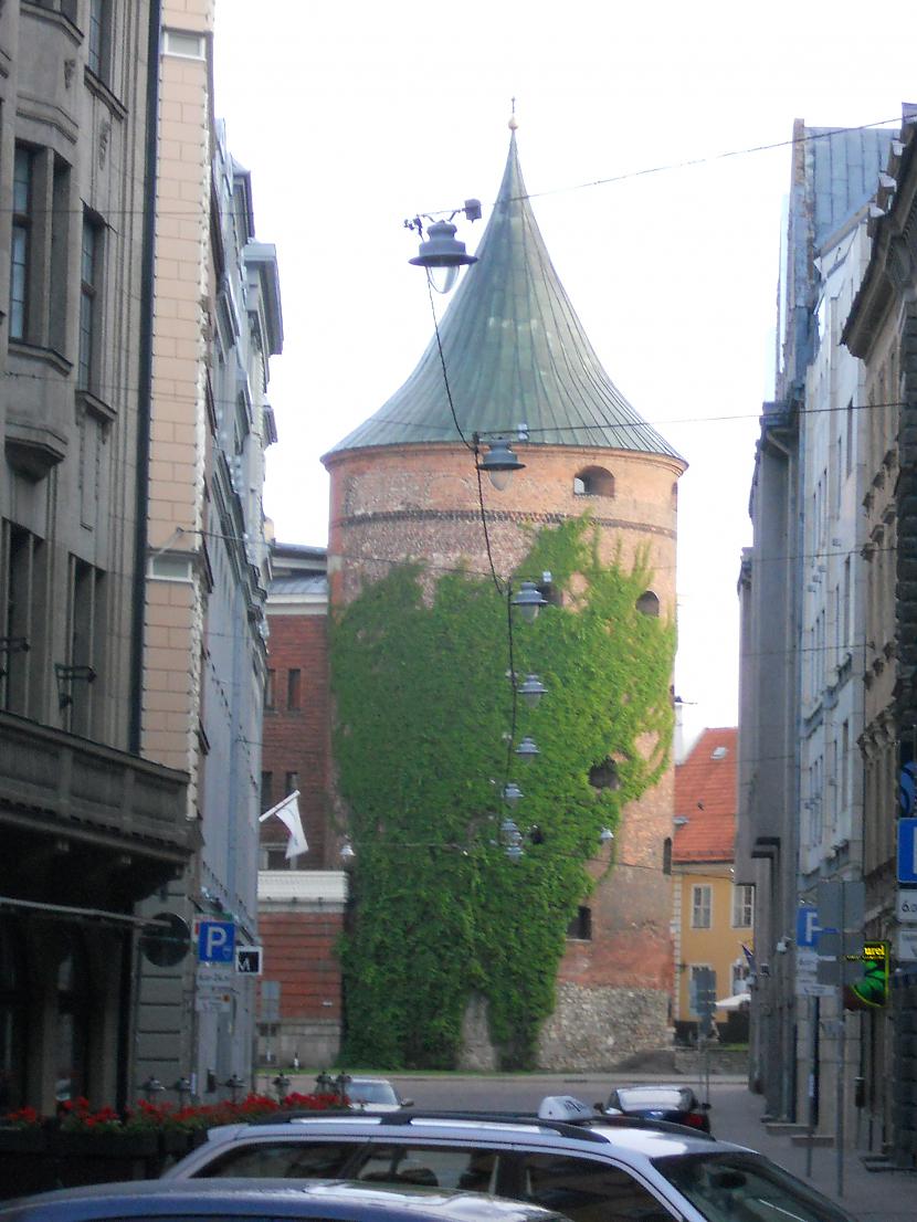 Vaļņu iela un Pulvertornis Autors: Murmulita Rīga pusē piecos no rīta