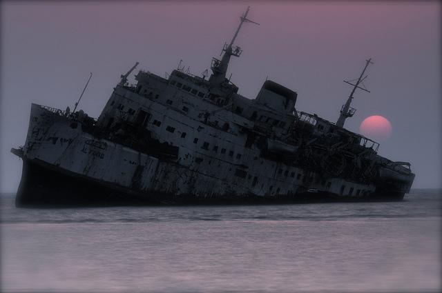 Haunted ship. Корабль призрак в реальной жизни. Корабли призраки реальные. Корабли призраки реальные истории. 15 Заброшенных кораблей.