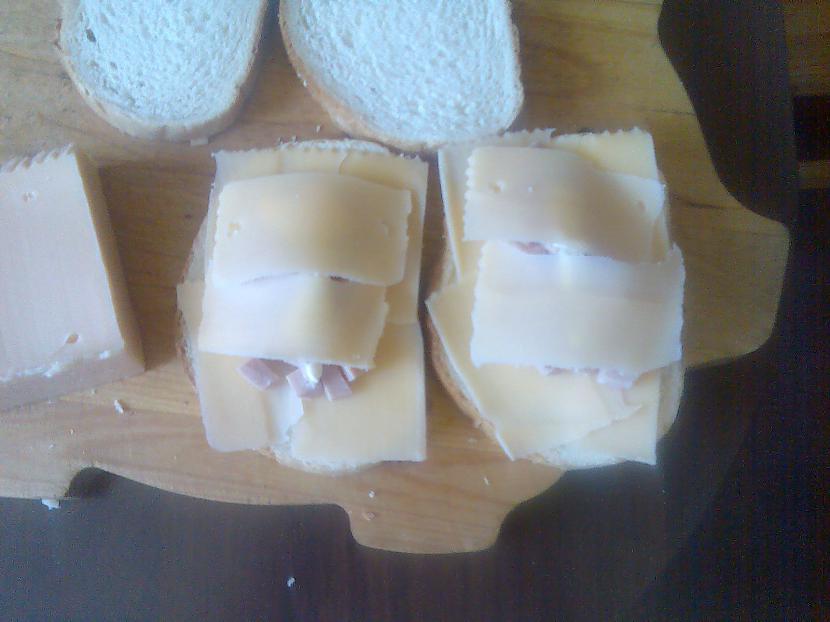 Un atkal pārklāj ar sieru Autors: MrMikus Kā pagatavot Tostermaize uz pannas