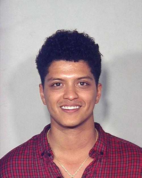 Bruno Mars 2010 gadā apsūdzēts... Autors: Tim3D Slavenību aresta bildes