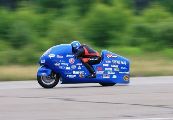  Autors: TheSaint Motocikls pārvar 500 km/h robežu.
