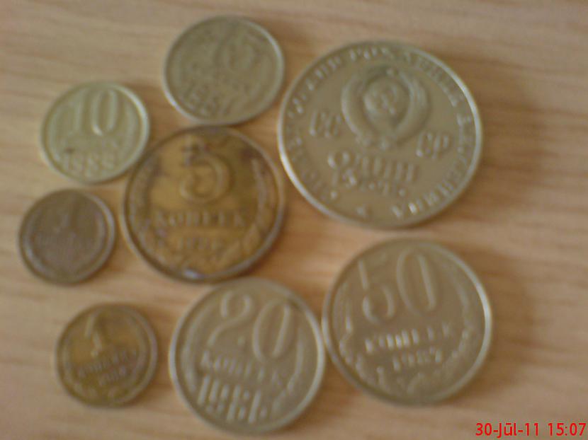 viena psrs monēta un britu... Autors: anonimais15 PSRS monētu kolekcija(pieticīga)