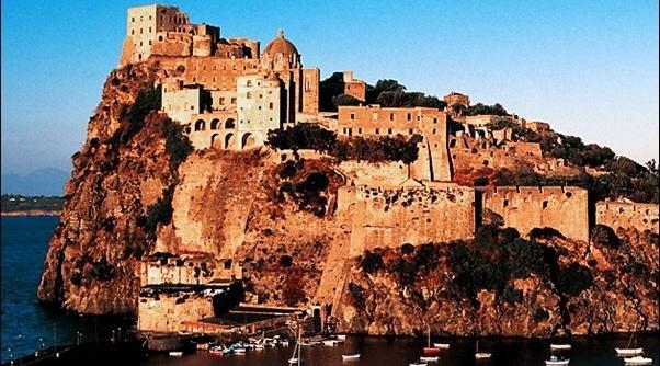 Aragonese CastleIschia Itālija... Autors: monta28 7 Iespaidīgas pilis, kuras atrodas uz klintīm