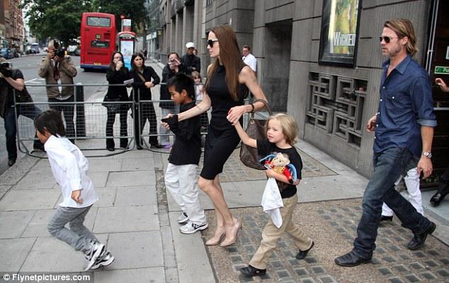  Viņi bija ļoti priecīgi un... Autors: redbulis Breds Pitts un Angelina Jolie Londonā!