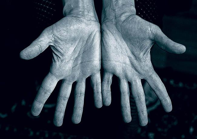Rokas kuras ir spēlējuscaronas... Autors: Fosilija Cilvēku rokas un darbi, kuri ar tām veikti