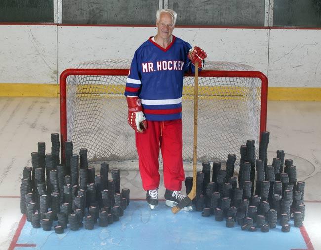 3Gordie HoweKanādaNHL viens no... Autors: mozums 10 labākie NHL uzbrucēji vesturē
