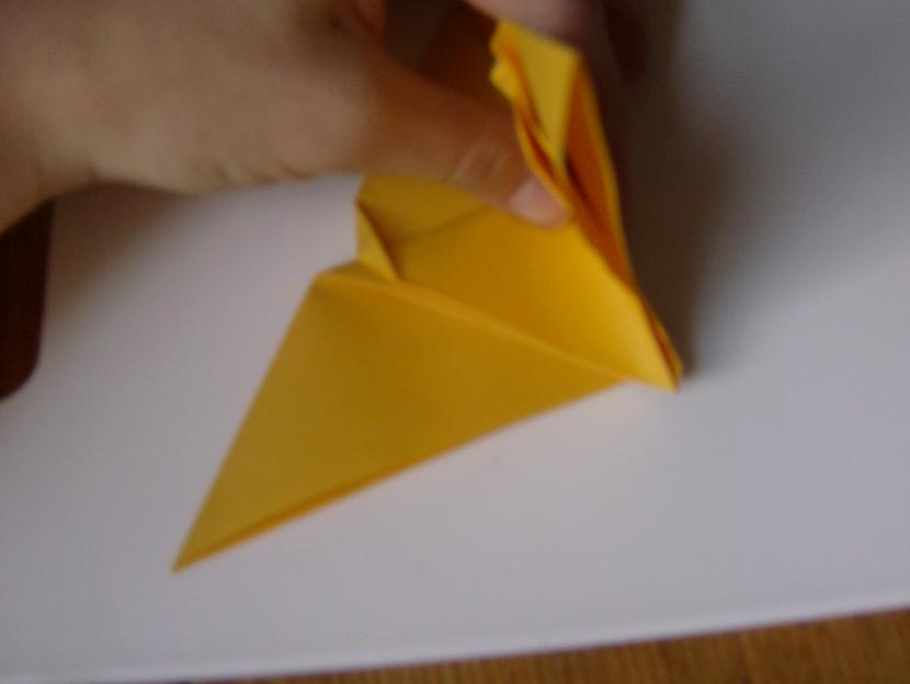 tad uzmanīgi atlocam uz pusēm Autors: xo xo gossip girl origami taurenītis