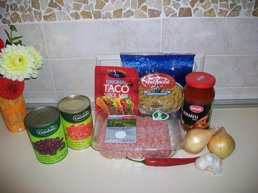 Sastāvdaļas tomātu gabaliļi... Autors: PBzachiits Mexican pasta