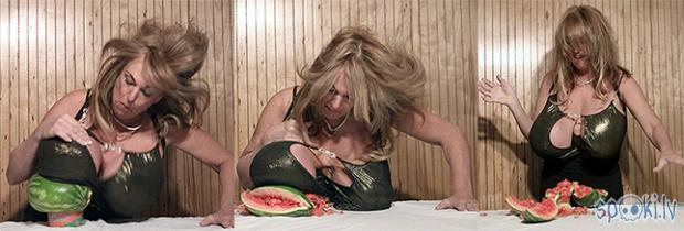  Autors: Floresia Viņa šķaida arbūzus ar krūtīm.