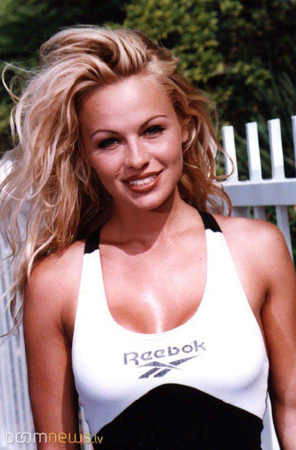  Autors: D E V I L Pamela Andersone jaunībā