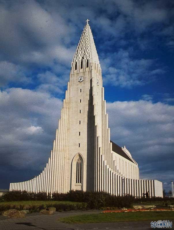  Autors: LittleWolf Islande (Uguns un Ledus zeme) jeb paradīze Zemes vidū