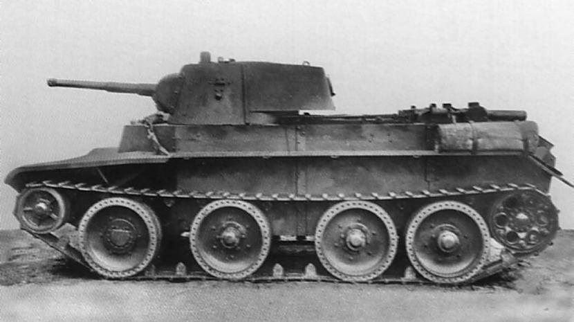 Krievu BT tanks Autors: Bucitis1 2.P.K vācu un krievu tanku salīdzinājums (2.daļa)