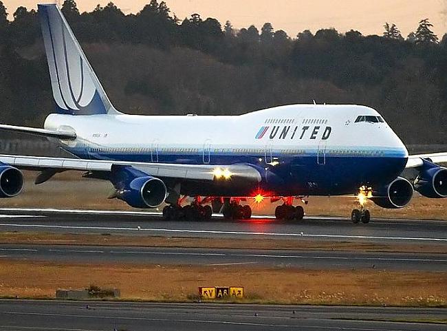  Autors: Apelsiinsss United Airlines nosauc lidmašīnu sava patstāvīgā pasaž