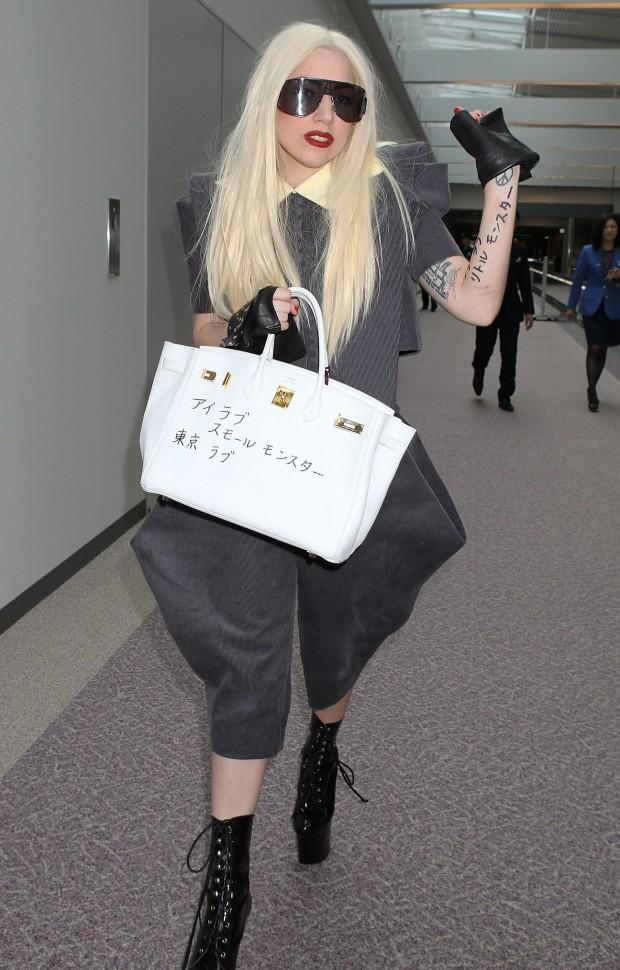 2010 gada aprīlis Autors: miltpauris Lady Gaga Evolūcija (2005-2012)