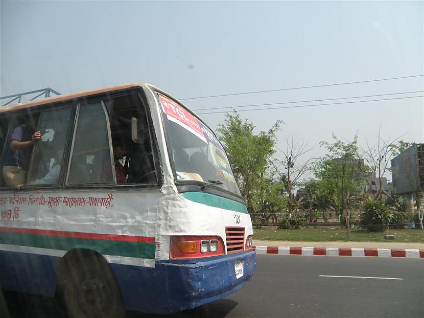 Visi šie autobusi ir sisti un... Autors: Pupsik Mans atvaļinājums Bangladešā.