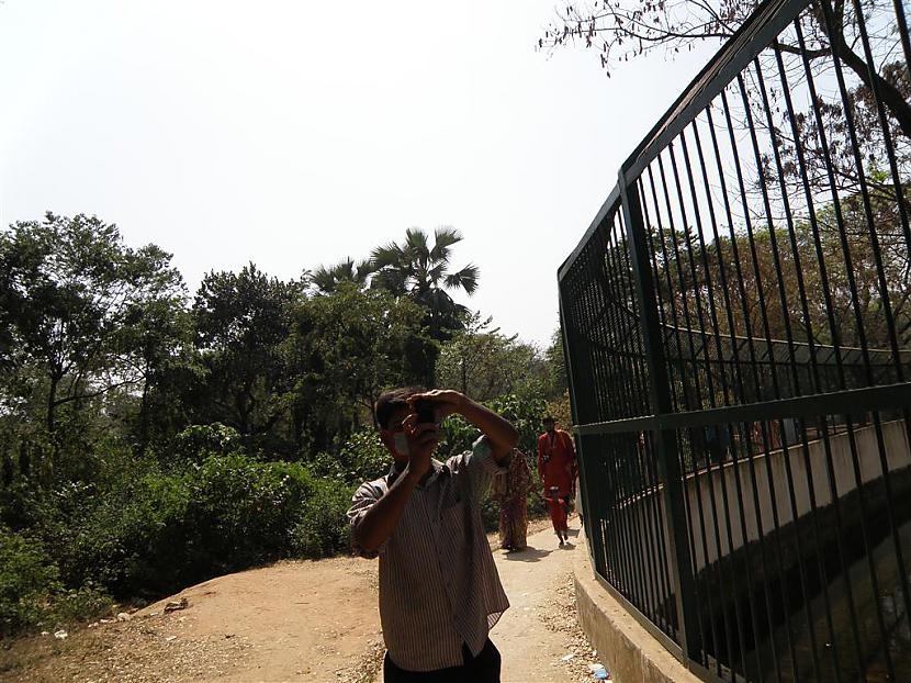 Te mūs fotogrāfē kāds... Autors: Pupsik Mans atvaļinājums Bangladešā.