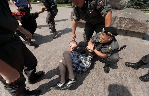  Autors: Eddiematic Krievu policisti- sadisti