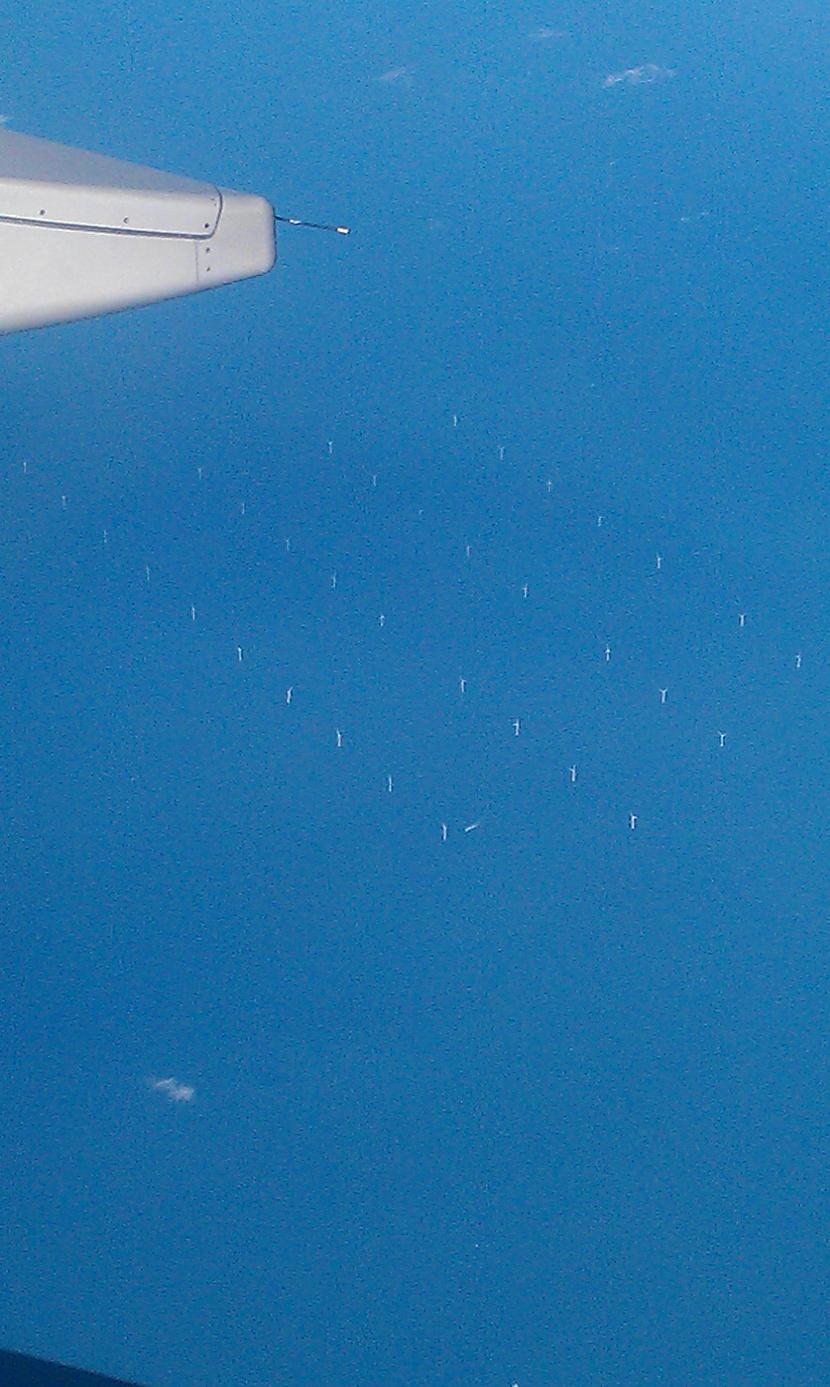 vēja ģeneratori jūrā Autors: hizy Bildes no 8km augstuma :)