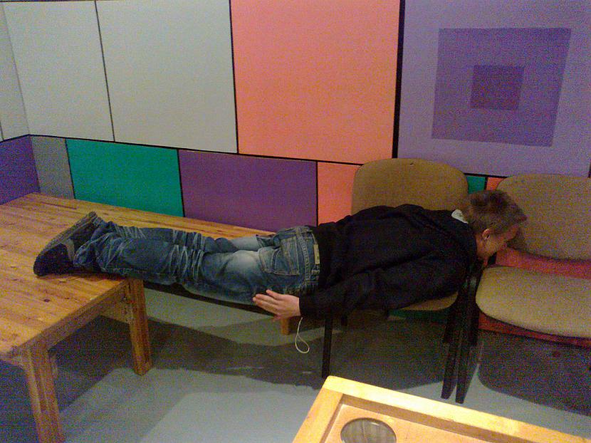 atpūtas telpā Autors: ar4uxxx Planking in  school...