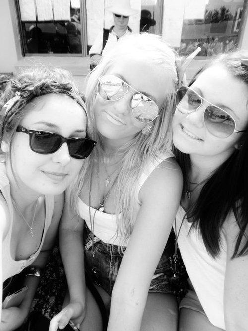 Friends come and go but best... Autors: hamsterss Smile! : )