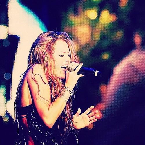 Dzimusi 23 novembrī 1992gadā Autors: blackbery Miley Cyrus