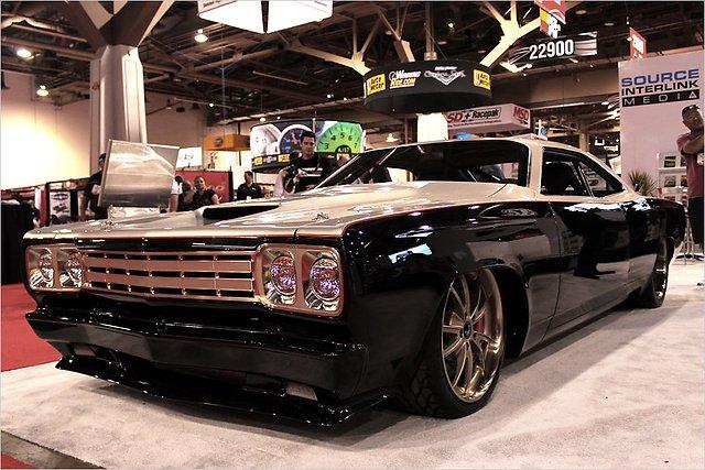 Plymouth Roadrunner... Autors: HHRonis HotRodi un citi tehnikas trakumi SEMA-2011 izstādē.