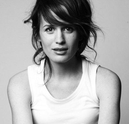 9 Atbalsta Dzīvnieku... Autors: Jen Collins Elizabeth Reaser