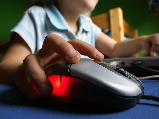 Titulbilde Autors: Dusmigais Kā radās un parādijās Internets Latvijā .