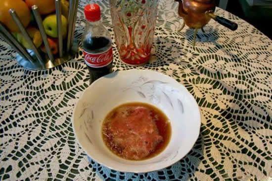 Tad uzlejam virsū CocaCola un... Autors: mazādraiskā CocaCola + gaļa