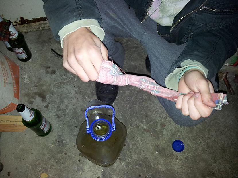 Paņemam lupatu Autors: VerDom Molotova kokteilis.