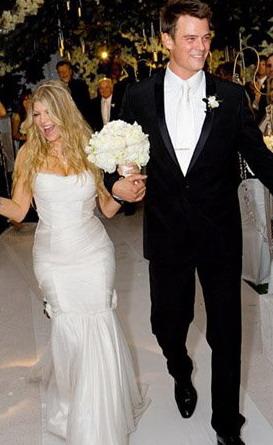 Fērdžija Fergie Fērdžija un... Autors: Mazāmeitene 10 pasaulē bezgaumīgākās kāzu kleitas.