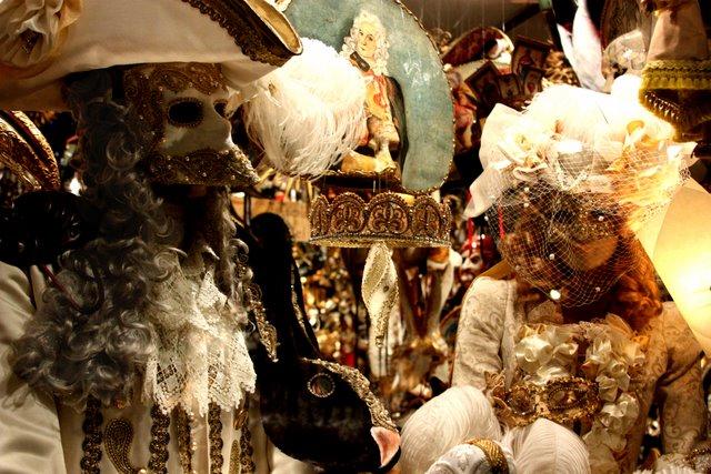 Taču drīz vien scaronie... Autors: zaabaks3 Venēcijas karnevāls - maskas, māņi, flirts.....