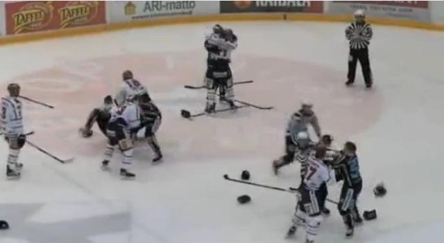 screenshot Autors: OverDose Masveida kautiņš Somijas hokeja čempionātā