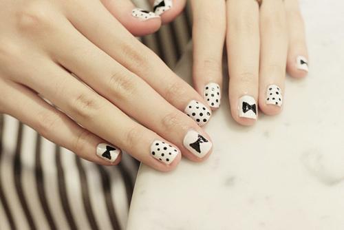  Autors: jurīts Bow, mustache and awesome nails! ♥