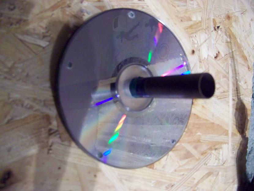 Uzliek pirmo disku pārējiem... Autors: FonTosteris Ko iesākt ar CD/DVD diskiem? (4.daļa)
