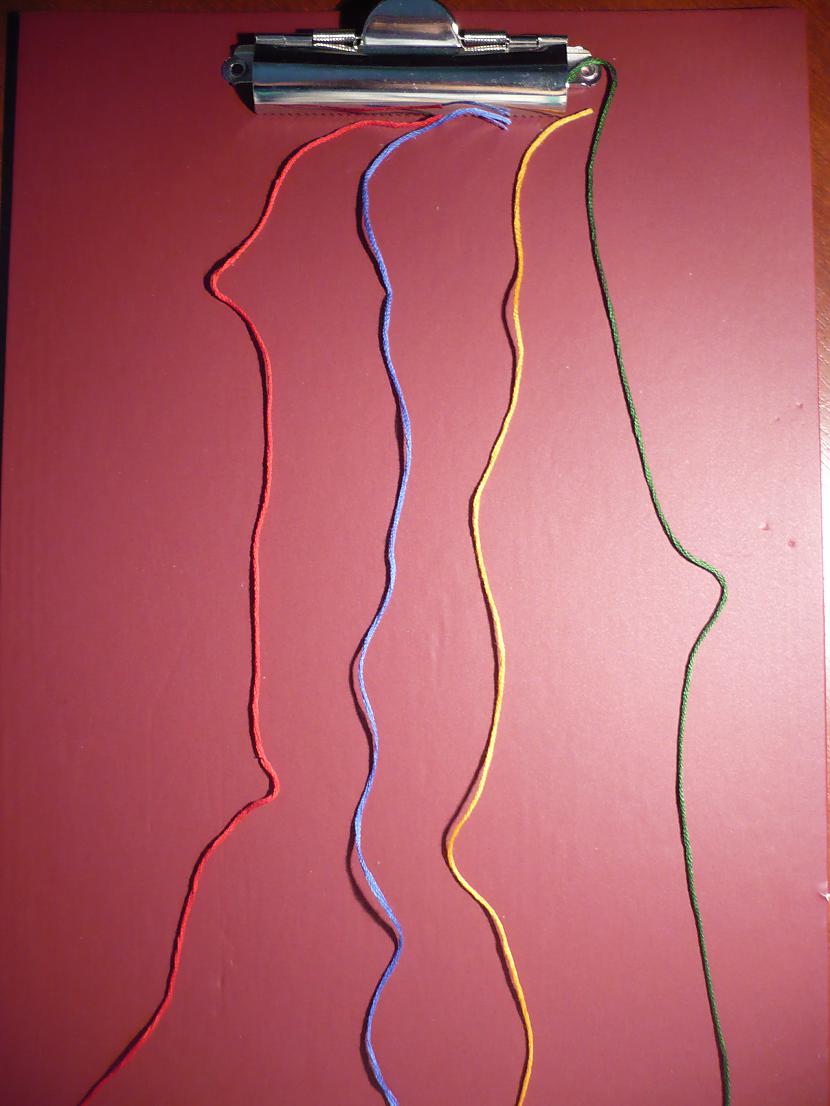 Sagrieziet 4 krāsu mulinē... Autors: Fosilija Friendship Bracelets:Kā uztaisīt candy stripe?
