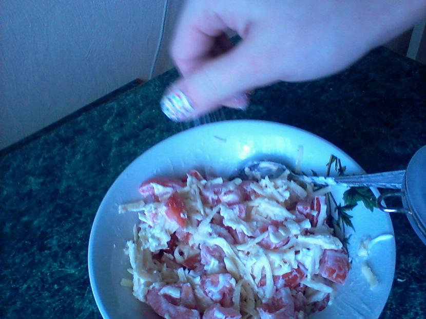 Beigās atceramies arī par sāli... Autors: Miss Priss tomātu salāti ar sieru