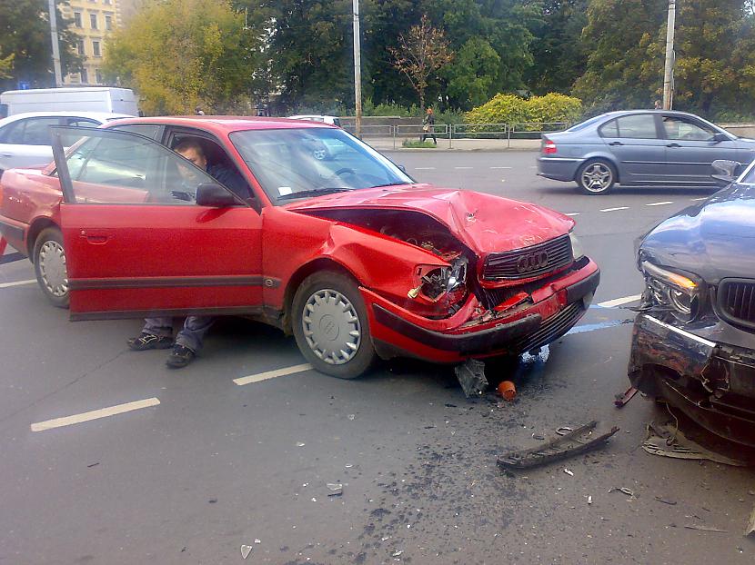 Bmw šofere bija sieviete ja ne... Autors: Fosilija Šī gada Divas vistizlākās avārijas Rīgā!