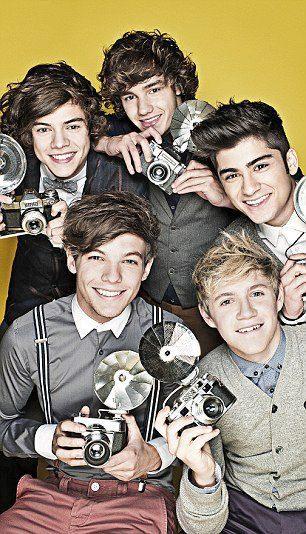 When the boys travel they read... Autors: vanilla19 50 FAKTI par One Direction