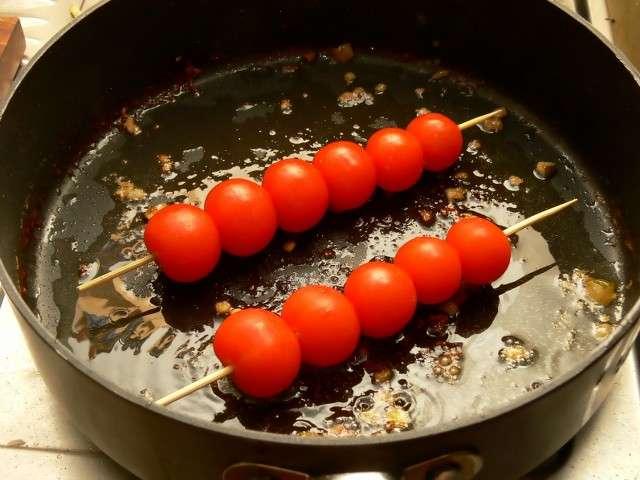 iesmus ar tomātiem metam tai... Autors: Akumulators Bābiešu kotletes..