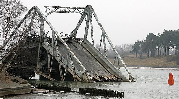 Liepājas Karostas tilta... Autors: gangsteris Liepājas Karostas tilts dārdzības ziņā „pārspļauj