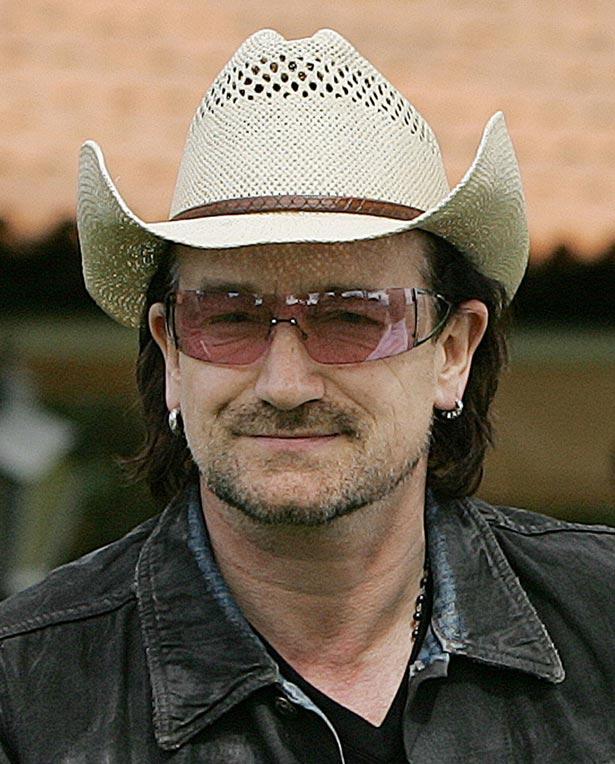 Bono  rokgrupas U2 vokālists... Autors: Fosilija Visu laiku ikoniskākās personības (1. daļa)
