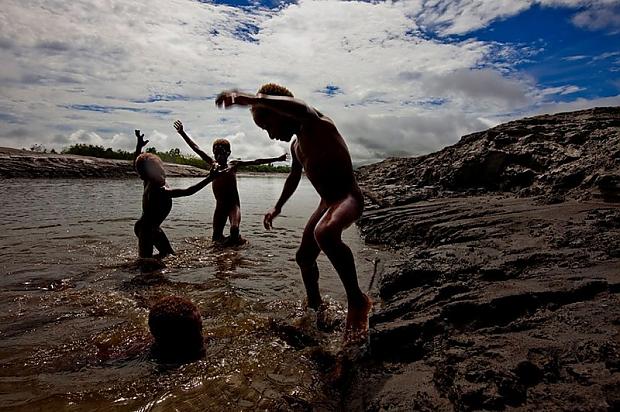 Vietējā ezerā Autors: BrikuLis Papua cilts.