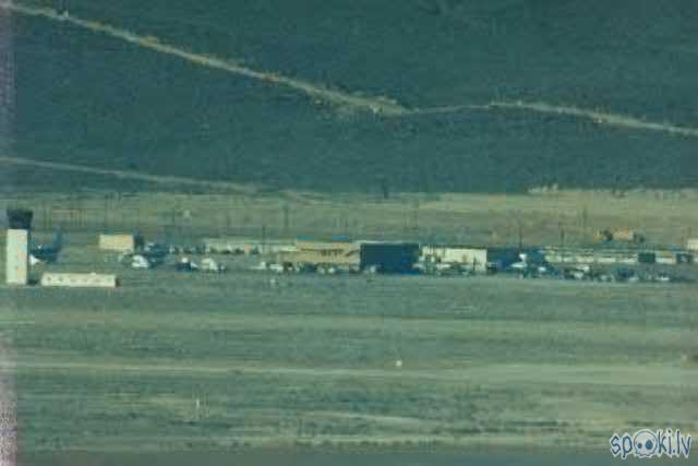 Skats uz AREA  51 Autors: wurstbrot Area 51  trespassers will be shot