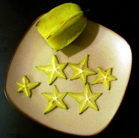 Zvaigznes auglis jem karombola... Autors: KinDzaDza 10 dīvainākie ēdamie augļi.