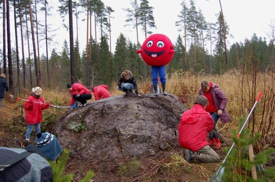 wwwizglabsimlv Autors: Izglabsim Valkā attīra divus dižakmeņus