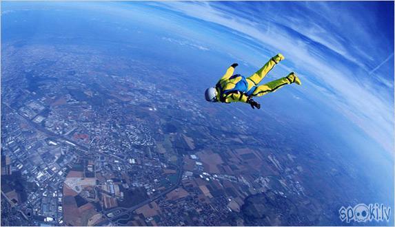  Autors: Lieutenant Drebin Francūzis lēks no 40km augstuma