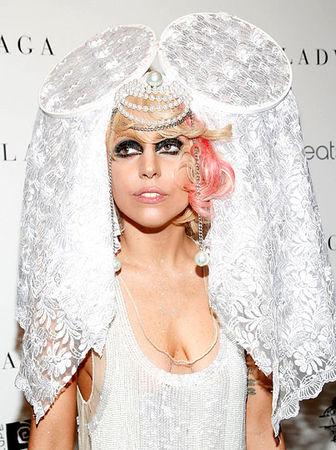 10  Best Hats of the Year Lady... Autors: BLACK HEART 20 Best Celeb Headgear of the Year!