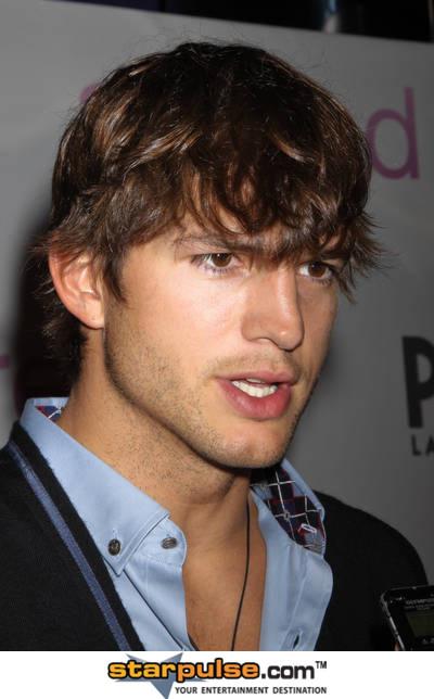  Autors: UglyPrince Ashton Kutcher