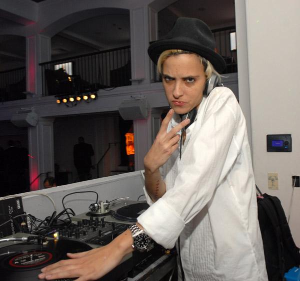 Samantha Ronson For those of... Autors: UglyPrince Zvaigznes par jauno gadu!